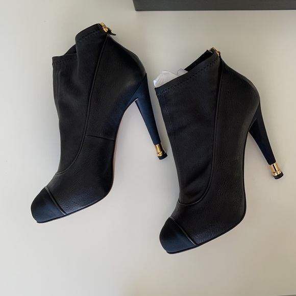 Chanel booties with gold heel details - Picture 4 of 7